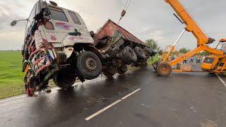 Download lagu Big Truck Trailer Accident on Highway Rescued by 3 Hydra Cranes Escort Hydra ACE hydra mp3