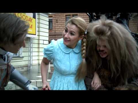 Óz, a csodák csodája a Vígszínházban