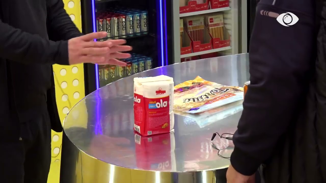 Iliri dhe Seno inskenojnë një intervistë mes njëri-tjetrit në lavanderi