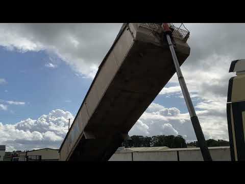 MONTRACON TRI AXLE INSULATED TIPPING TRAILER - Image 2