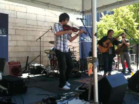 Handful of Luvin' live at Seattle City Hall