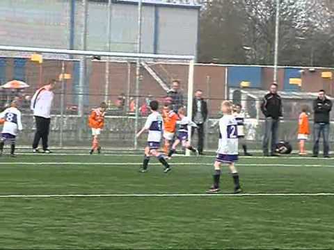 Oranje Wit F2 - LRC F1 09-04-2011   uitslag 1 - 2.wmv