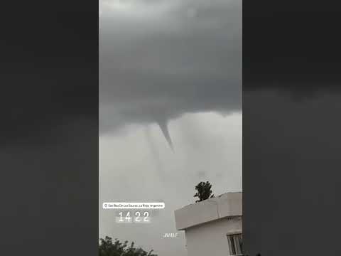Nube embudo en San Blas de los Sauces, La Rioja.🎥 @jaavi_dlf21 24/01/26