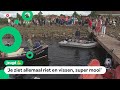 Deze kinderen gaan met de boot naar school