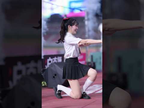 再編集版マナちゃんの制服コーデ 白ハイソックスJapanese uniform high school girl's white high socks일본의 귀여운 유니폼 여고생 화이트 하이 양말 看到熟人笑到雙下巴都出來的溫妮，局間曲rock you ten #cheerleader #台湾チア #rakutengirls #樂天女孩 