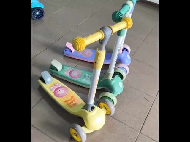 Дитячий триколісний самокат LION музика, підсвітка Жовтий