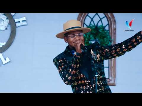 MARTIN CLASSIC X MAGGIE BUSHIRI  NIPONE & NITUWE LIVE PERFORMANCE  #COUPLE_EP SHOW