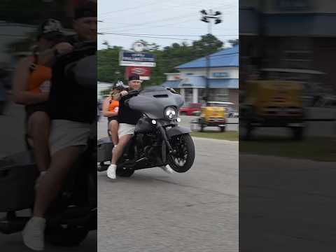 Harley Davidson Wheelie Two Up! #streetglide #harleydavidson #shorts #wheelie #motorcycle #stunt