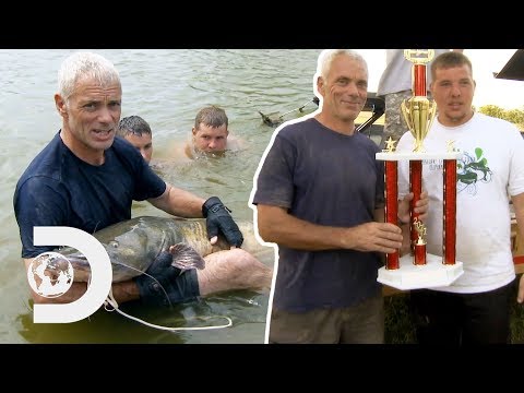 Jeremy Wade Catches A 53 LBS Catfish And Wins A Noodling Competition | River Monsters