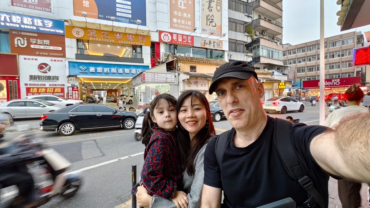 CHINA EN DIRECTO: DONGGUAN - LA CIUDAD DE LOS MÓVILES... ¿Y EL VICIO?