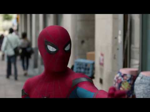 Spider Man wears his New Suit for the first time - [SPIDERMAN HOMECOMING]