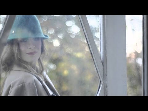 Karolina Goceva - Smej mi se smej (Official Lyrics Video)