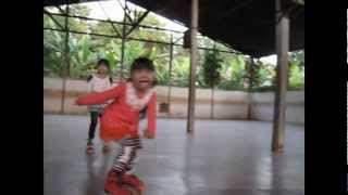 preview picture of video 'Roller Skating at Lake Naung Tung in Kyaing Tong'