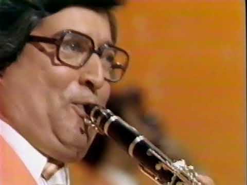 Orchestra featuring Henry Cuesta on clarinet & Bob Havens on trombone with Goody Goody.