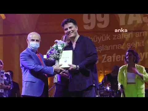 Fatma Turgut, İskender Paydaş ve Suat Suna “Ata Zafer Konseri” nde buluştu