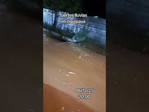 se registran fuertes lluvias en la localidad de tiquipaya con desborde de Río cora 1 #auto #noticia