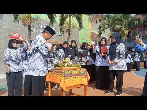 Upacara Peringatan HUT HGN dan ke-78 PGRI Tahun 2023  -  SMPN 2 GARUT  | Jurnalisdoega