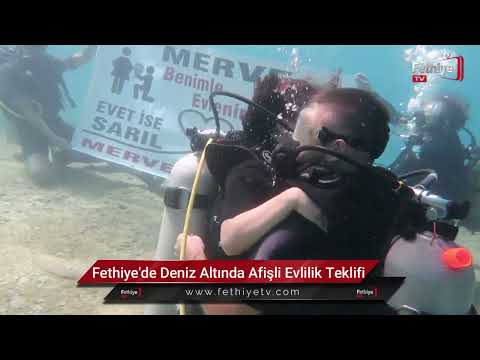 Fethiye'de Deniz Altında Afişli Evlilik Teklifi