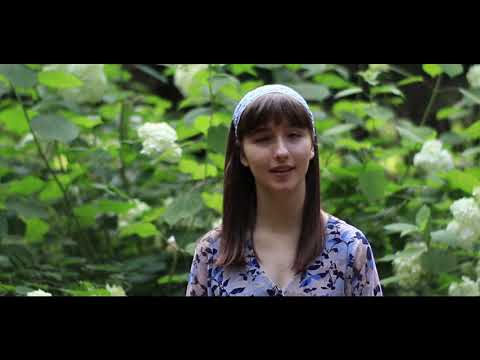 Sara Lupchian "Priviti in jur" (Nevazatoare) 2021