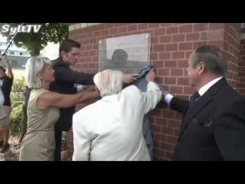 Mahntafel zum Warschauer Aufstand am Westerländer Rathaus enthüllt