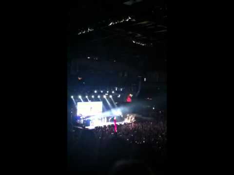 One direction singing use somebody by kings of Leon