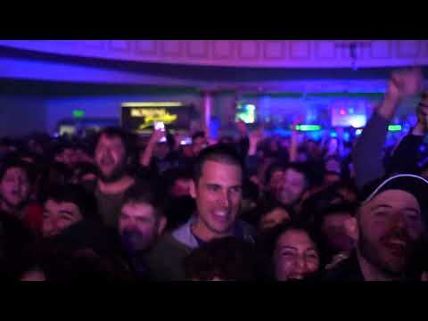 El mató a un policía motorizado. Mas o menos bien.  en vivo