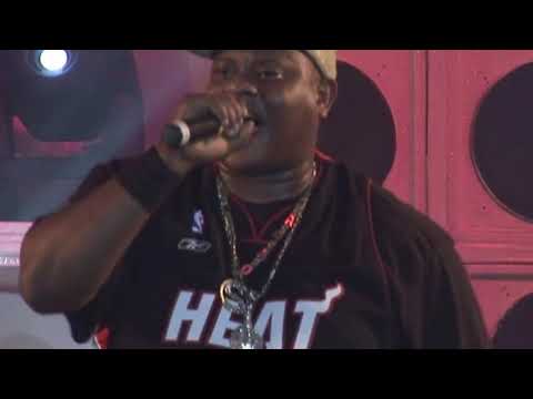 Mc Sapão - Moleque Chapa Quente - Furacão 2000: Tsunami