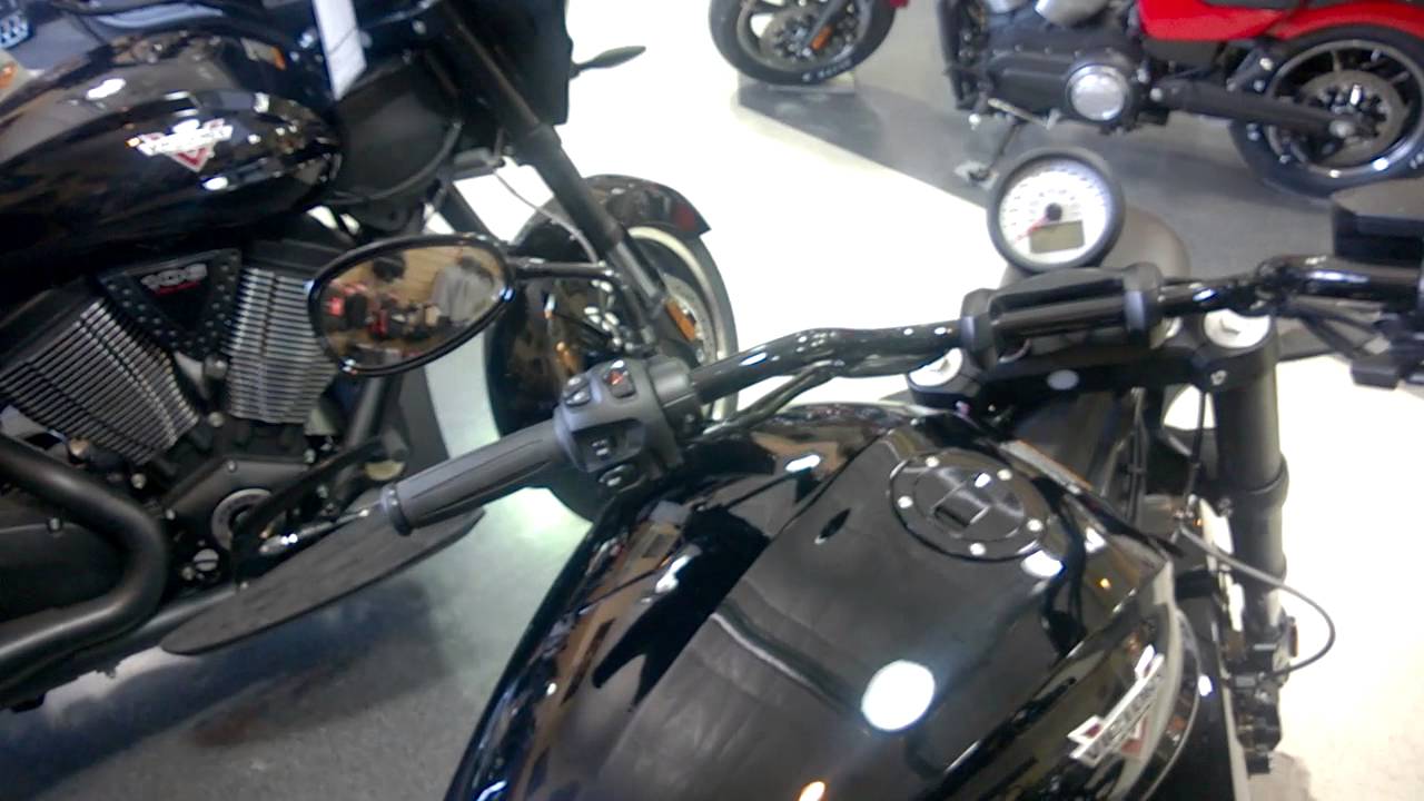 2014 Victory Cross Roads 8-ball