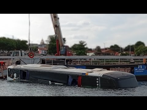 27/10 retirada do ônibus do rio tocantins em Tocantinopolis parte 01