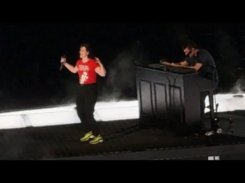 Fred again.. and Romy performing Strong - Los Angeles - June 14, 2024