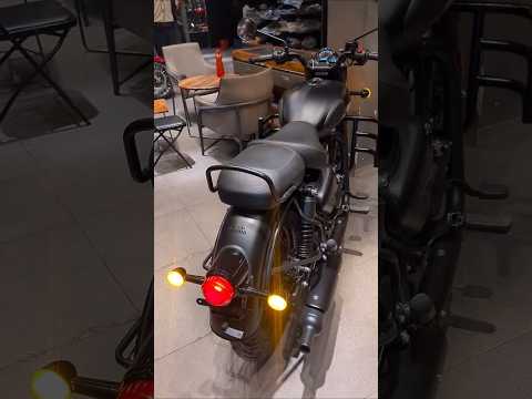 New 2025 Classic 350 - Dark Stealth Black