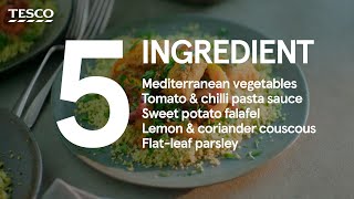 Falafel with spicy tomato sauce