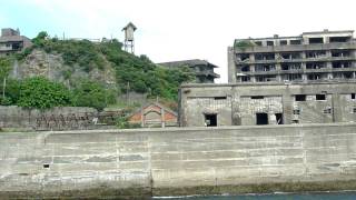 preview picture of video 'Approaching Gunkanjima (Hashima 端島, Nagasaki)'
