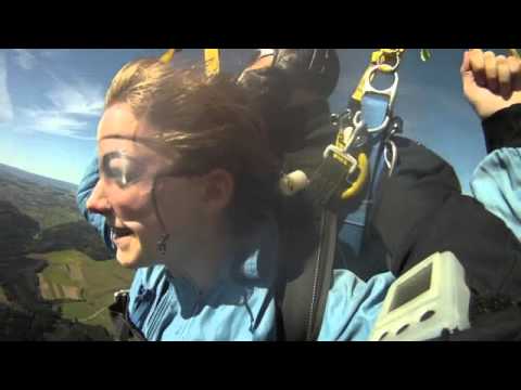 Tandemsprung Franzi mit SkyDive-Klinger