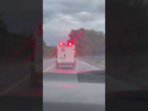 POR POUCO! 😱 Ambulância de Deodápolis quase causa tragédia na MS-276 / QUASE BATE DE FRENTE 12/12/25