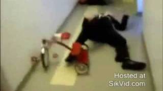 Saw: El Juego del Miedo - Muñeco Macabro Accidentado en Triciclo...