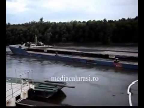 mediacalarasi.ro - Peste 10 ambarcaţiuni şi 2 pontoane au fost lovite violent de o barjă la Călăraşi