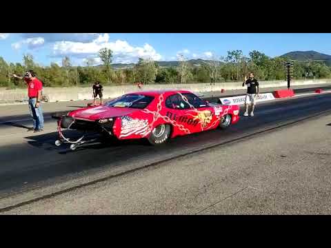 Nice low 8 pass in Rivanazzano! Dodge Demon 1971