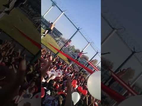 "Gran hinchada de san martin de tucuman siendo local en juninâ¤" Barra: La Banda del Camion &bull; Club: San Martín de Tucumán