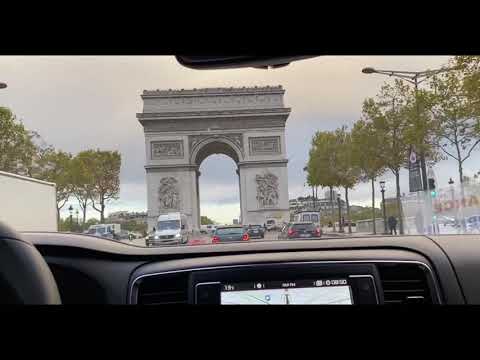Arc de Triomphe’s famous (and amusing) roundabout