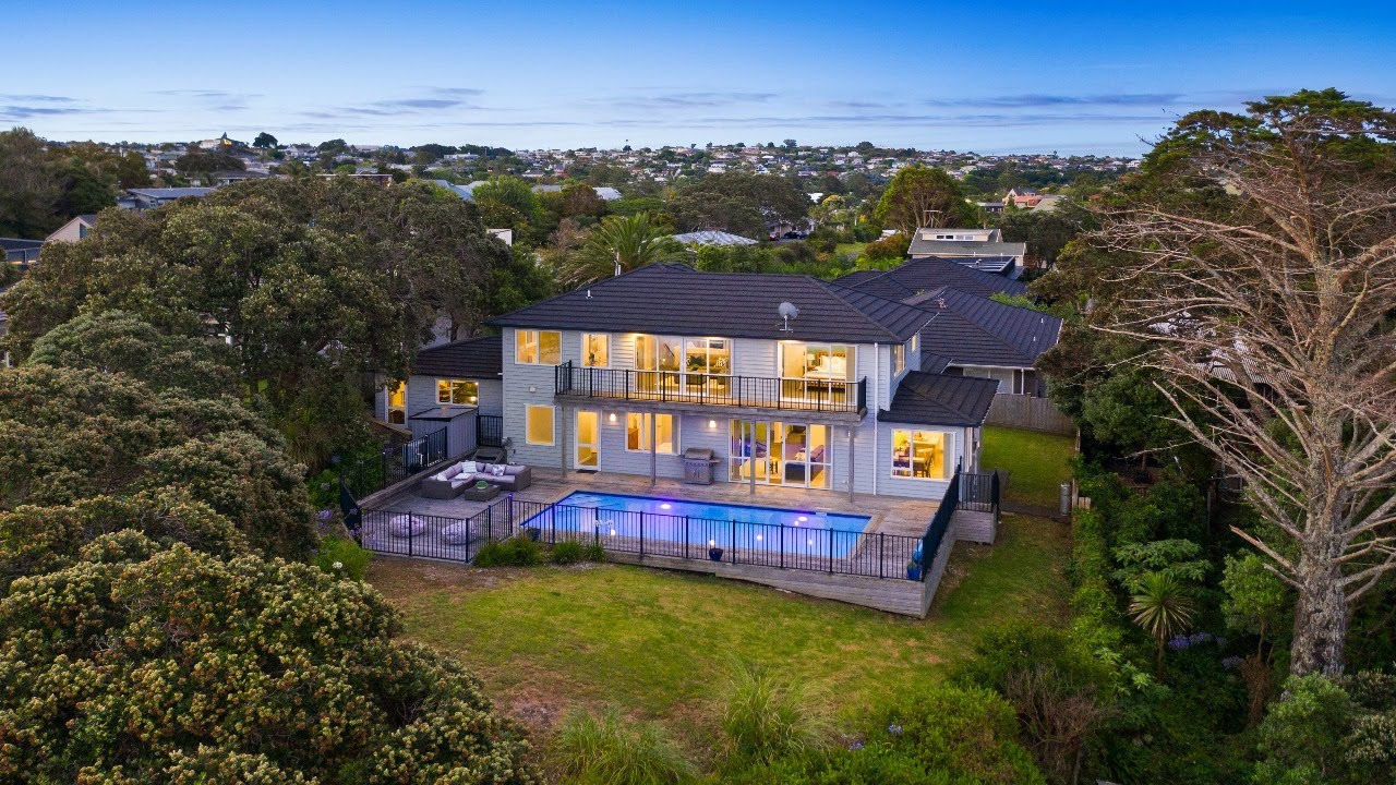 Clifftop Gem: 5-Year-Old Build with Pool