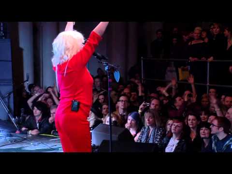 Blondie Plays 9-Minute Version Of 'Heart Of Glass' At NME Awards 2014