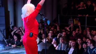 Blondie Plays 9-Minute Version Of &#39;Heart Of Glass&#39; At NME Awards 2014