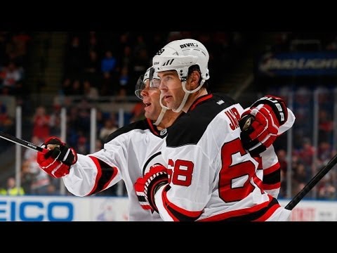 Jaromir Jagr scores his 700th career goal