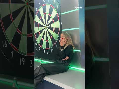 Price verliert zwar das Spiel, sichert sich jedoch ein Set goldener Darts! 🎯😍 #shorts #sport1 #darts