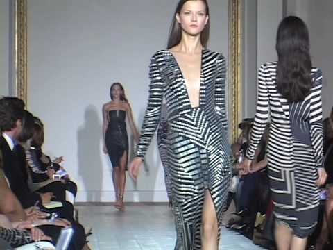Video news report on Julien MacDonald's show - Sept. 16, 2008