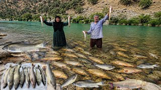 Download lagu Metode penangkapan ikan tradisional kaum nomaden di sungai pegunungan Zagros | Keterampilan bertahan mp3 Download lagu Metode penangkapan ikan tradisional kaum nomaden di sungai pegunungan Zagros | Keterampilan bertahan mp3