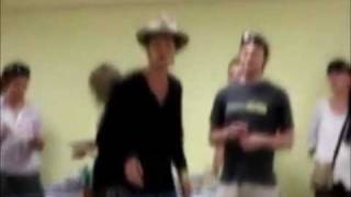 Cseh Tamás eldobja a botját