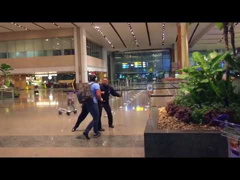 2018 Aussie bogan fights police officers at Singapore Changi Airport