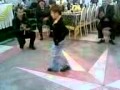 Маленький парень ЧЕЧЕНЕЦ)) танцует лезгинку 